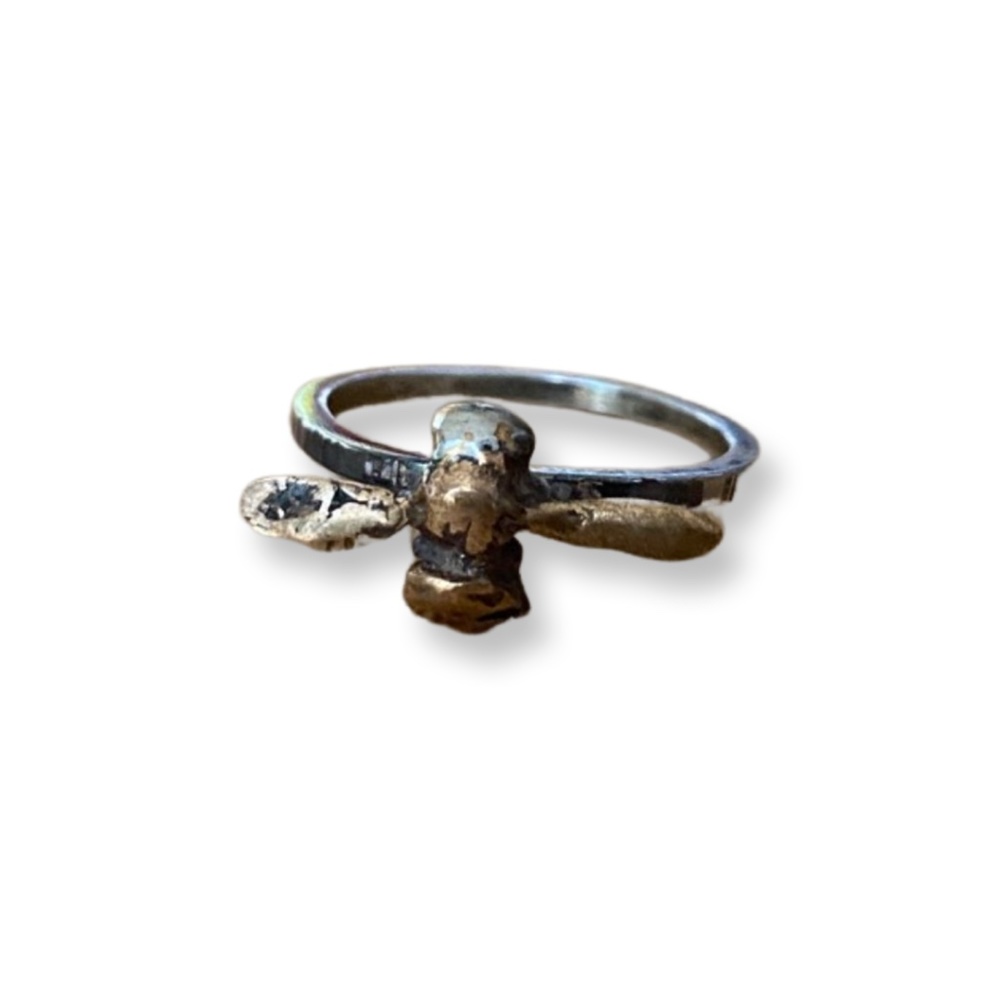 🐝  Cast in Gold on a Silver Ring